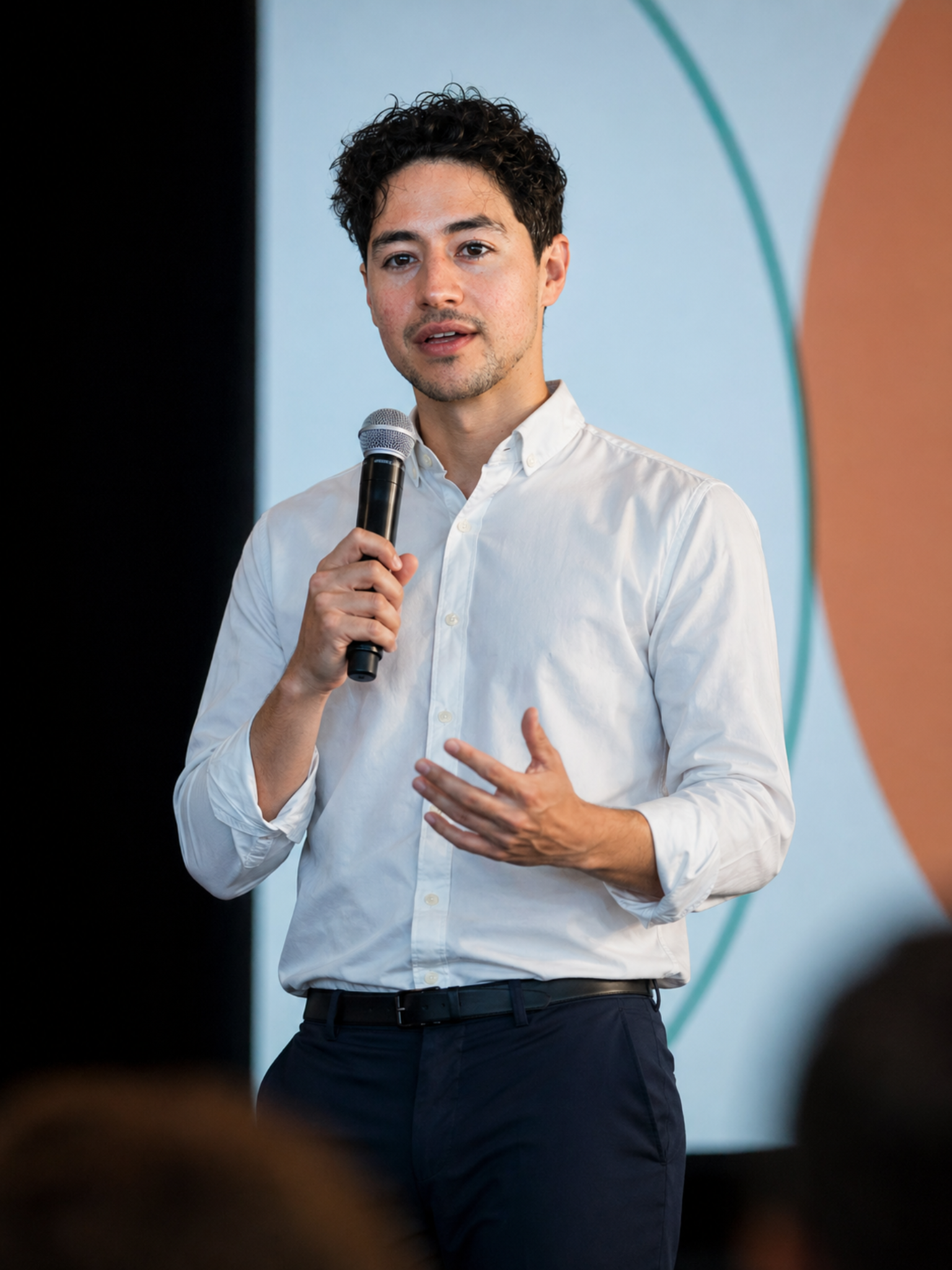 Nick Saraev speaking on stage